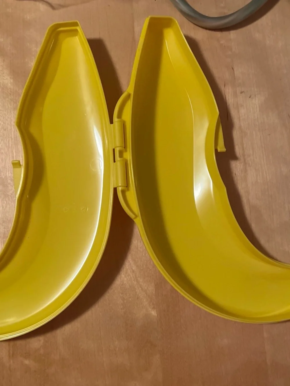 Tupperware Yellow Banana Keeper